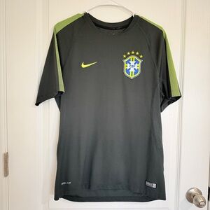 Nike Dri-FIT Athletic Shirt in Gray
